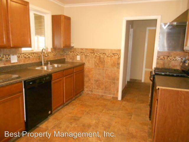 1927 A St. - Photo 3 of 8