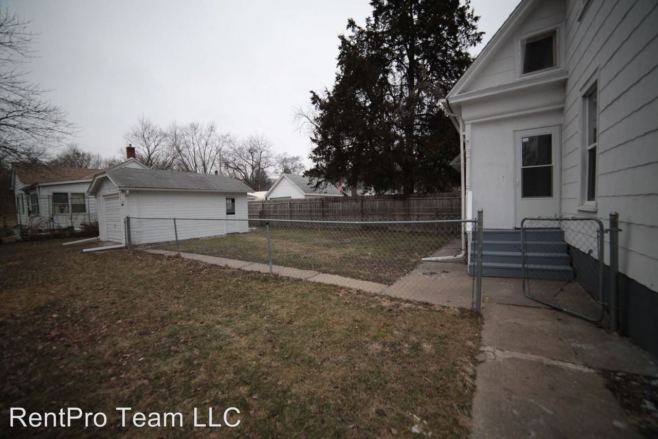 706 N Howell St - Photo 3 of 14