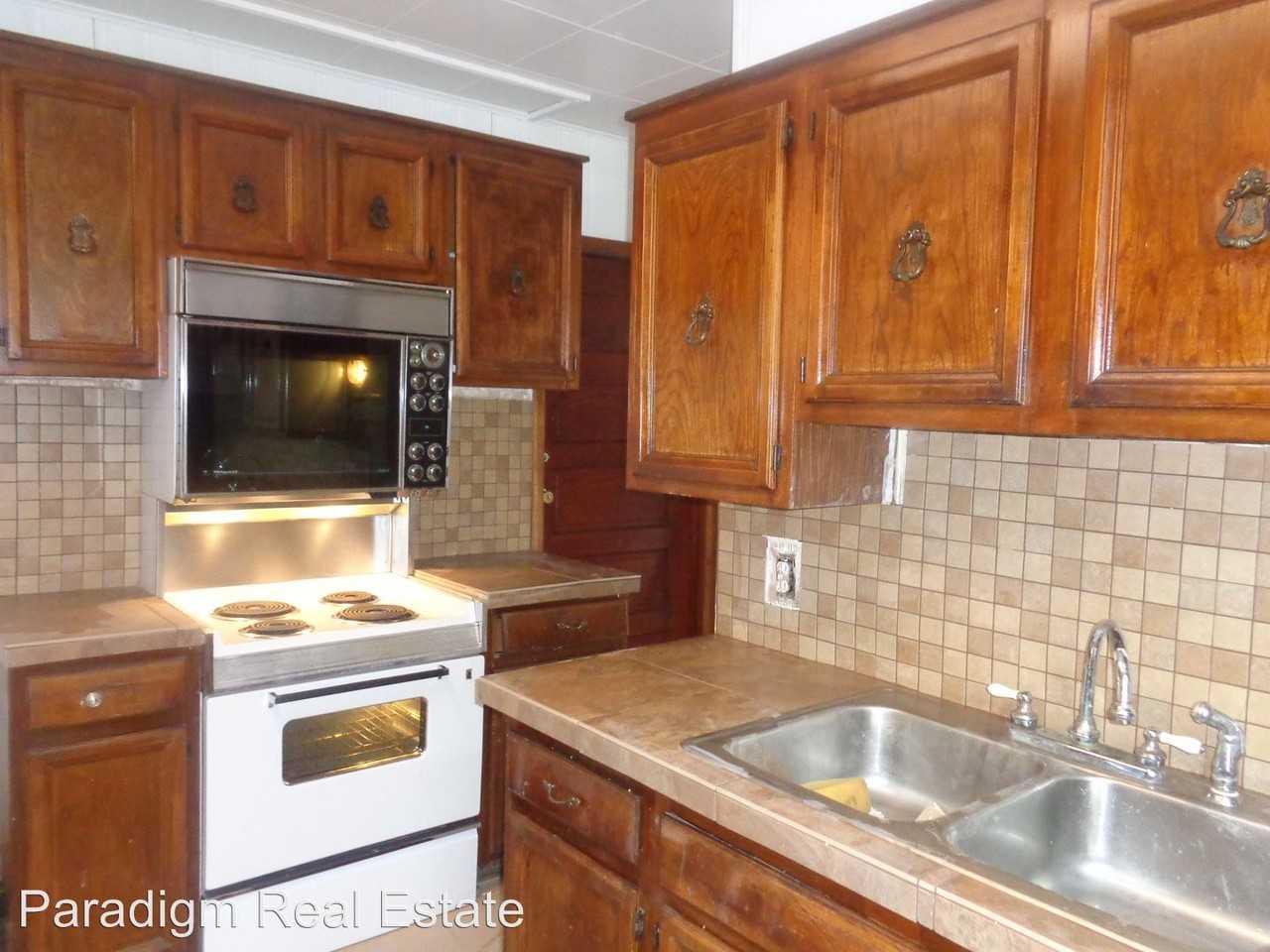 2831 Kiesel Ave - Photo 3 of 6