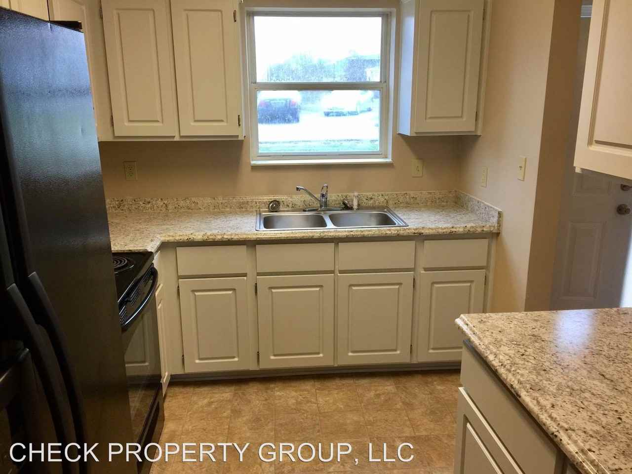 113-117 Ada Avenue Tri-Plex - Photo 3 of 15