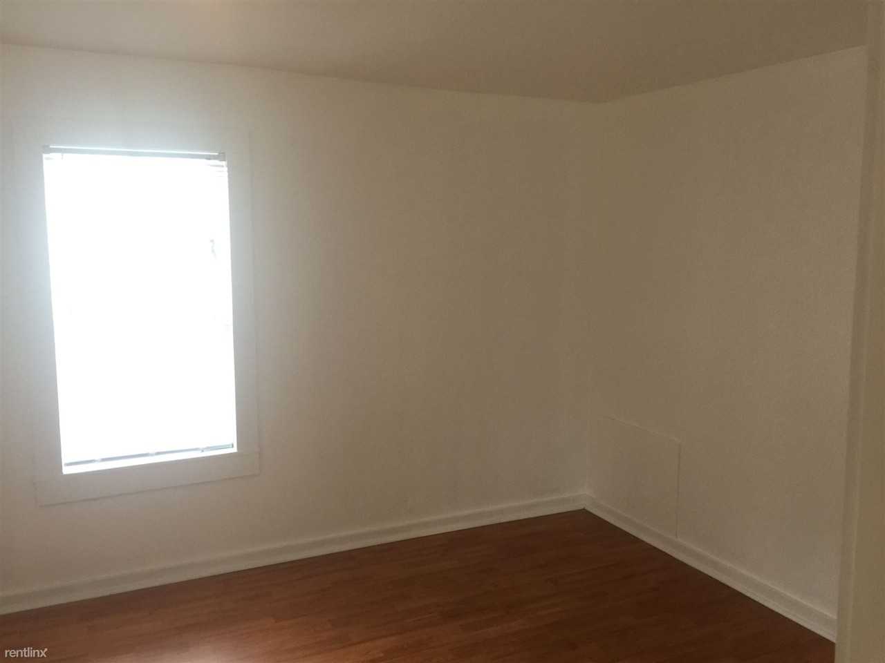 331 Crane St - Photo 2 of 8