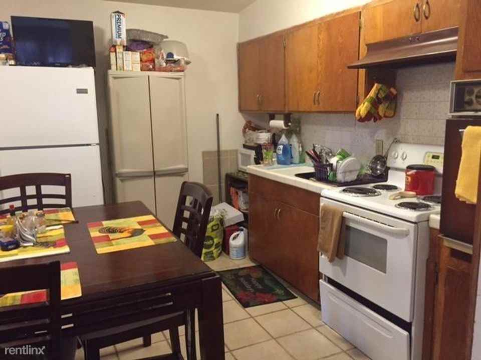 215 W Hawes Ave - Photo 2 of 6