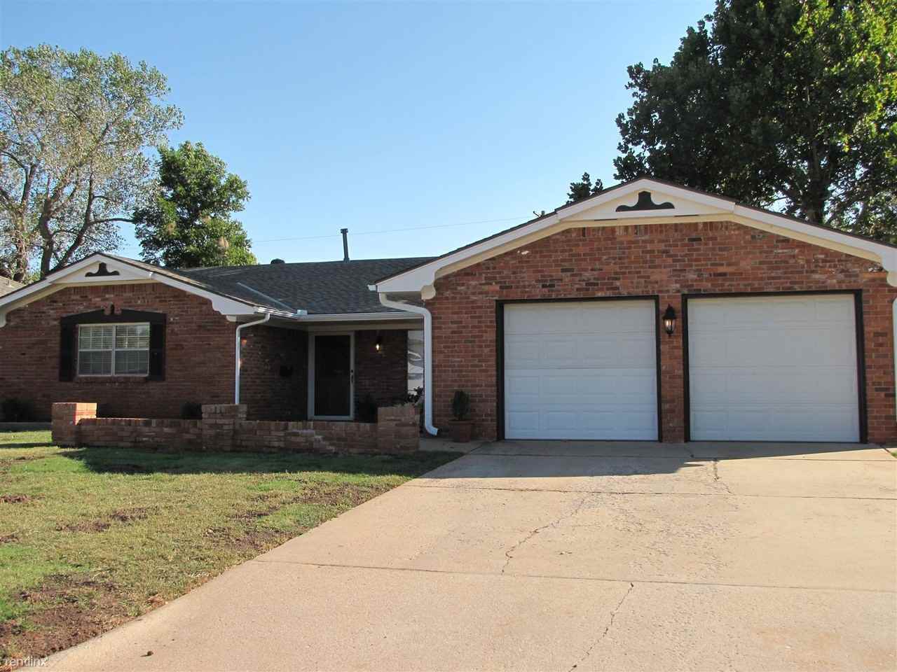 5720 NW 87th St - Photo 2 of 10