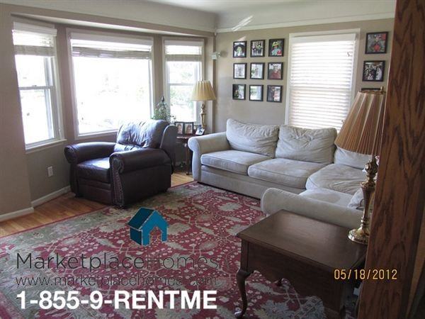 1745 Hollywood St - Photo 2 of 9