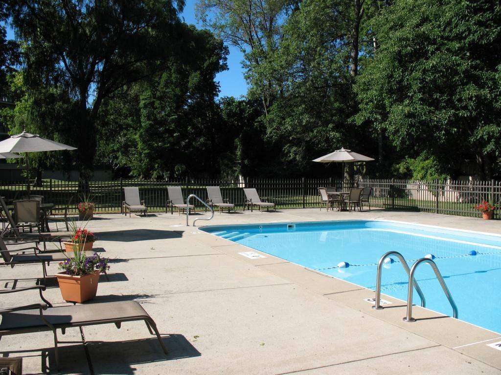 Regal Oaks Luxury Apartments - Photo 3 of 16