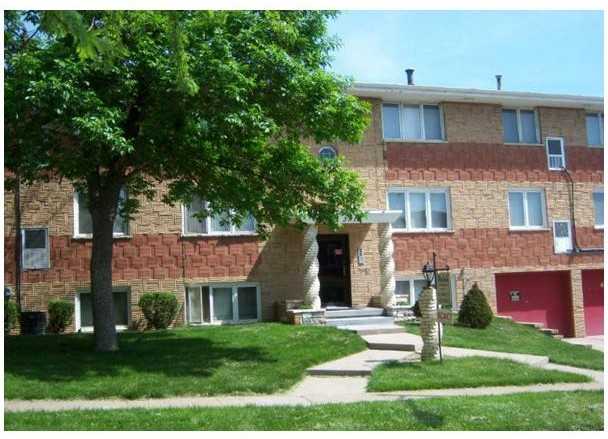 Angela & Rachelle - Photo 3 of 6