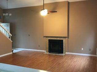 9365 Ivydale Cir - Photo 3 of 9