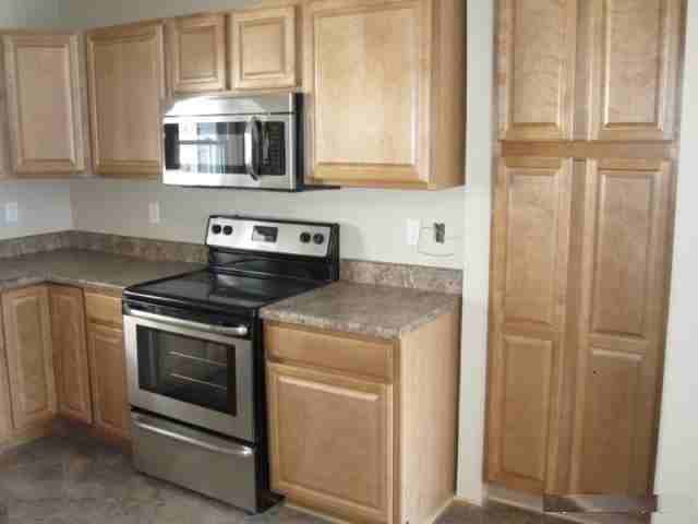 301 10th St - Photo 2 of 18