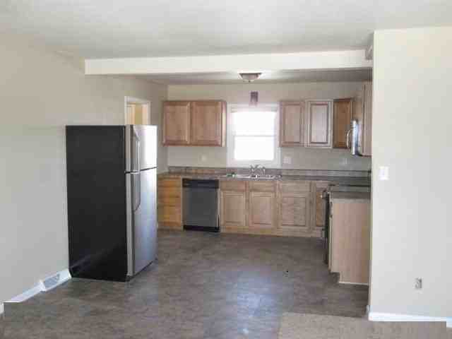 301 10th St - Photo 3 of 18