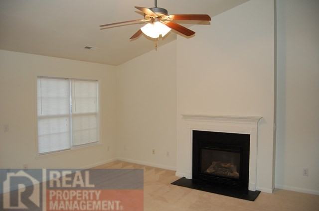1856 Oakhurst Park Ln - Photo 2 of 10