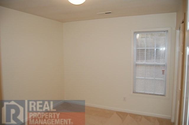 1856 Oakhurst Park Ln - Photo 3 of 10