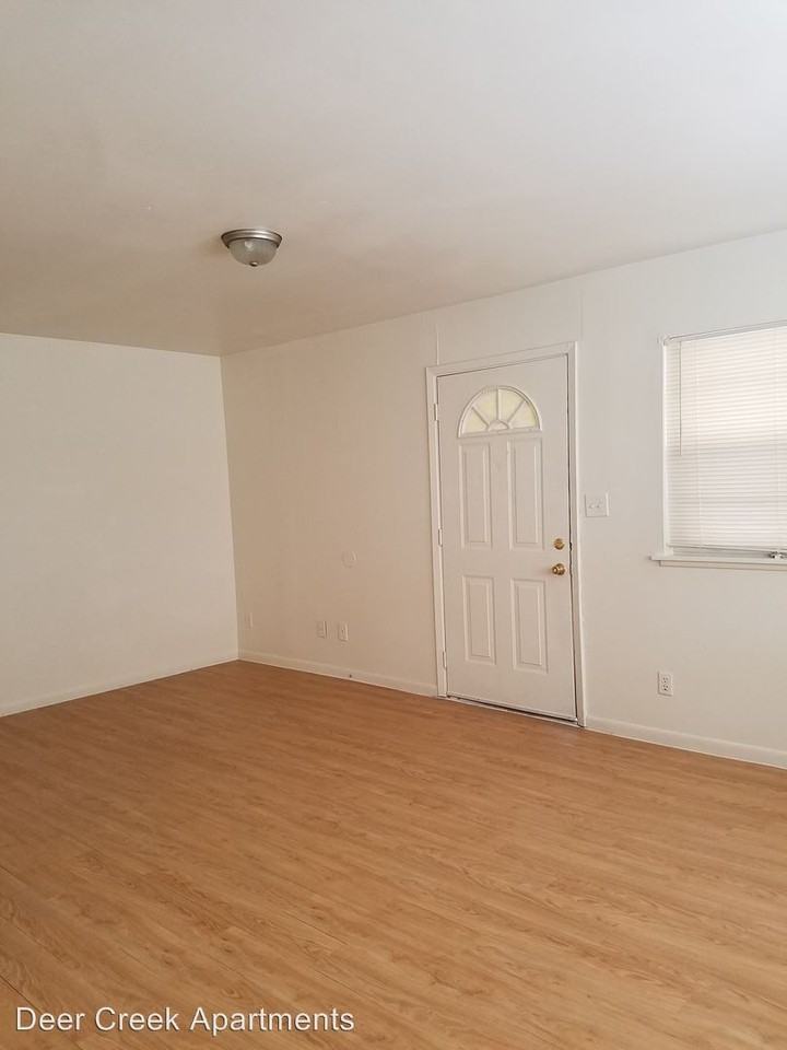 430 SE Winfield Ave - Photo 2 of 4