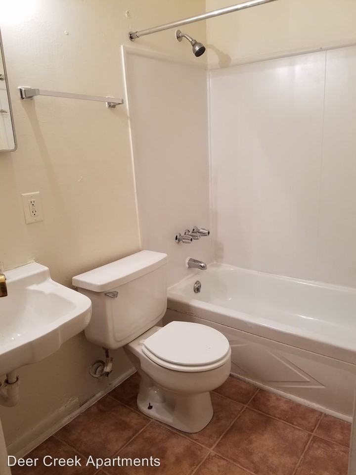 430 SE Winfield Ave - Photo 3 of 4