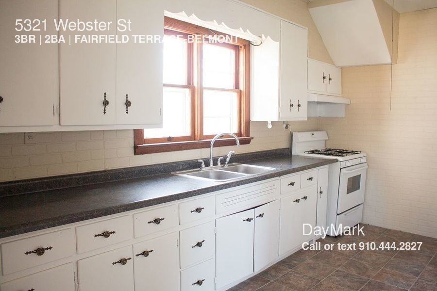 5321 Webster St - Photo 3 of 12