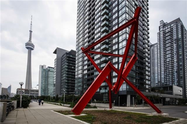 25 Telegram Mews #701