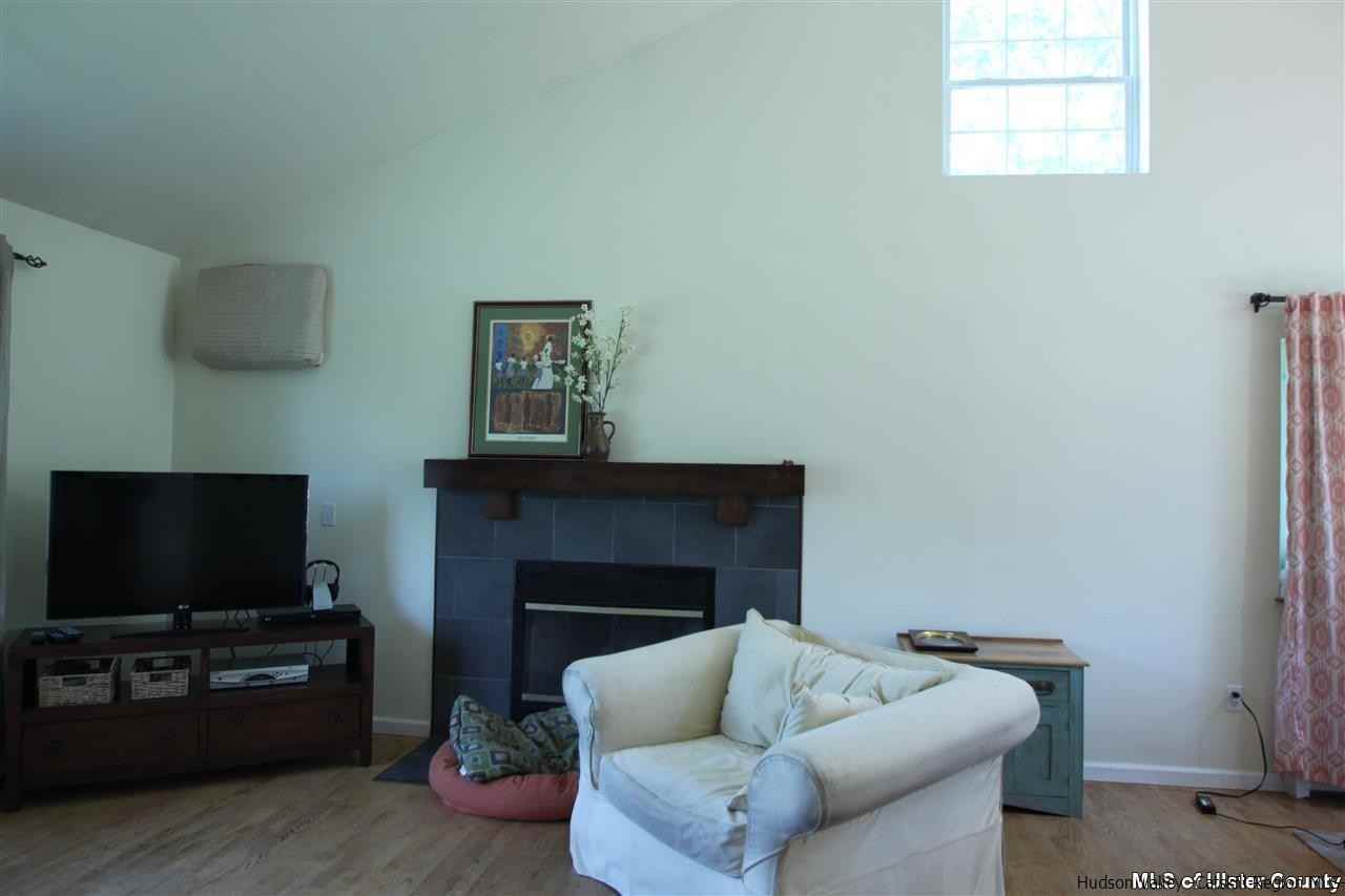 7 Laura Dr - Photo 2 of 7