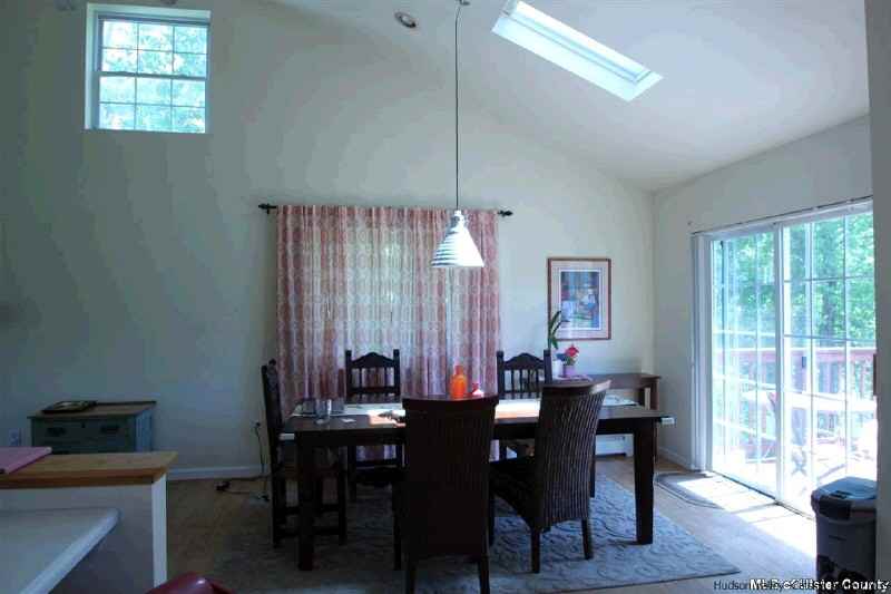 7 Laura Dr - Photo 3 of 7