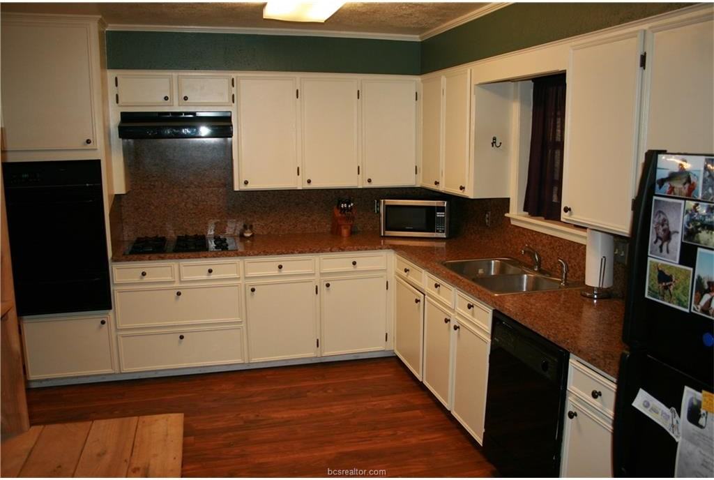 927 Braeswood Dr - Photo 2 of 16