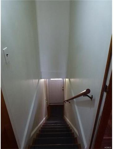 5 Adela Pl - Photo 3 of 12