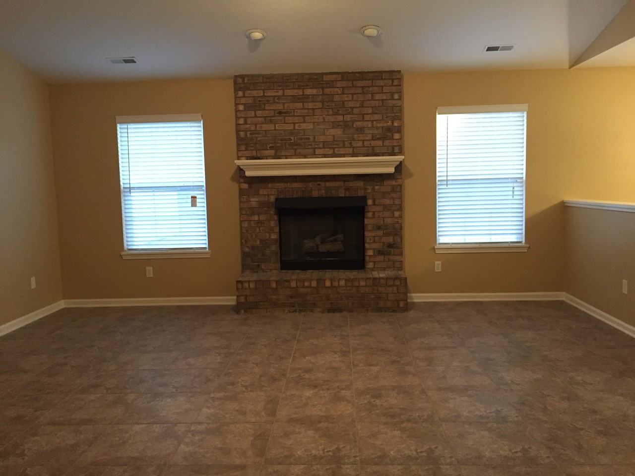 425 Blue Spring Dr - Photo 3 of 14