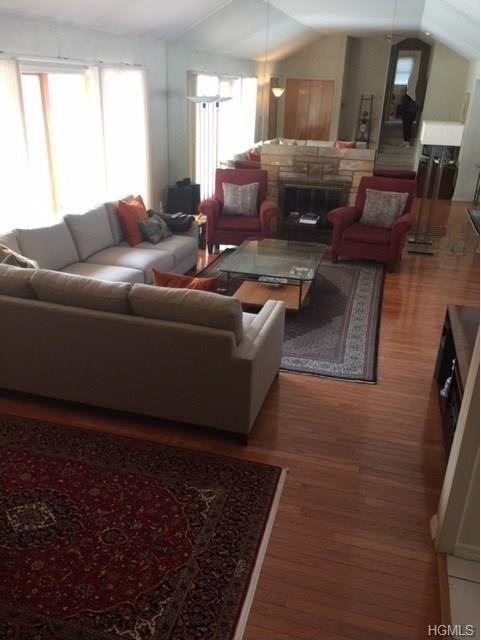 185 Pinewood Rd - Photo 3 of 13