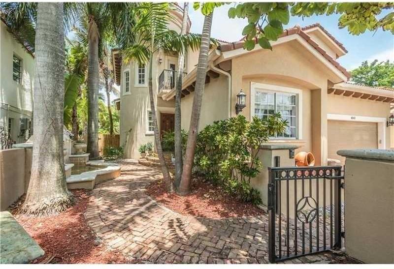 6045 La Gorce Dr - Photo 2 of 8