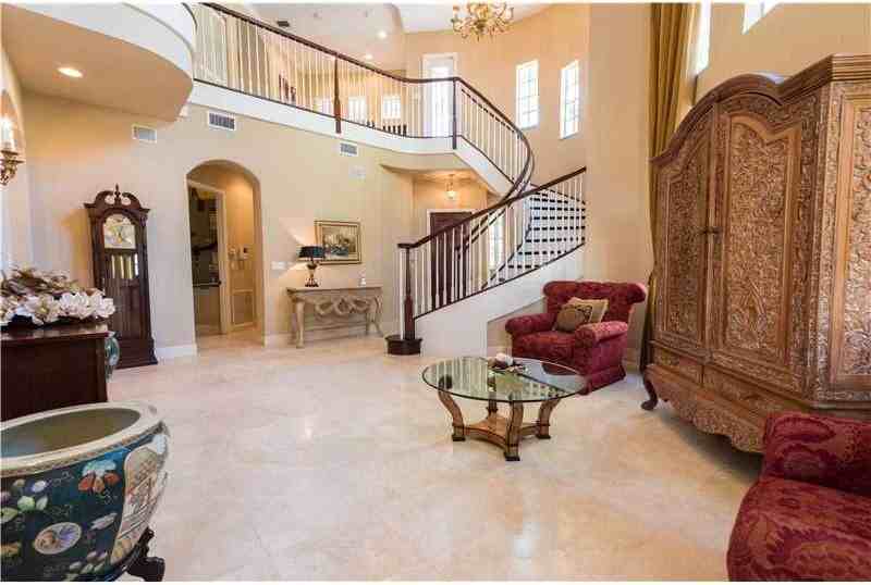 6045 La Gorce Dr - Photo 3 of 8