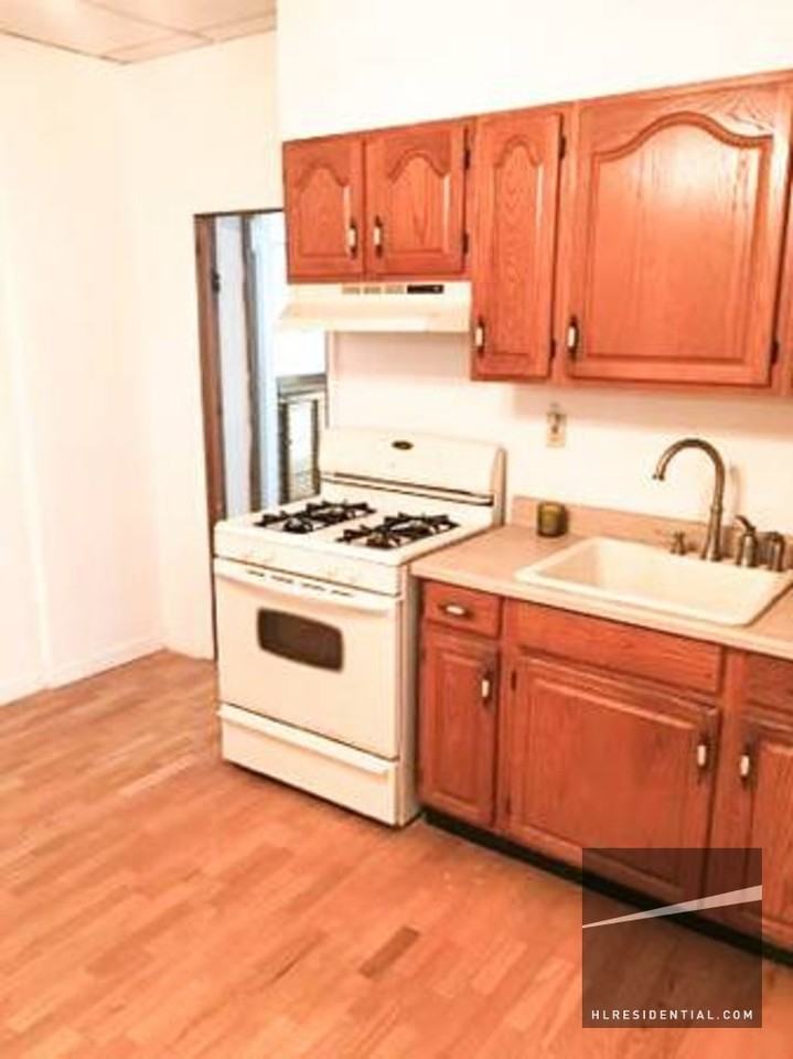 7523 67th Dr 3rdFL - Photo 2 of 9