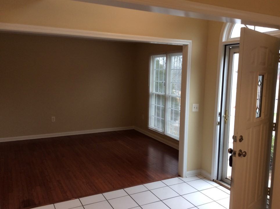 1838 Silver Creek Dr - Photo 2 of 14