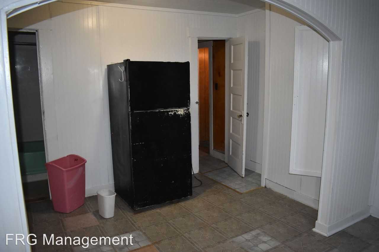 1500 Greenbush St - Photo 2 of 11