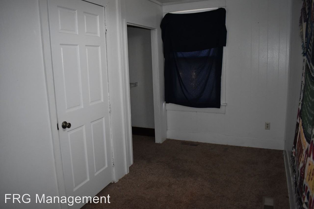 1500 Greenbush St - Photo 3 of 11