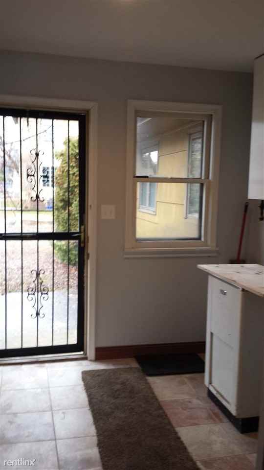 1915 Logan Ave - Photo 2 of 12