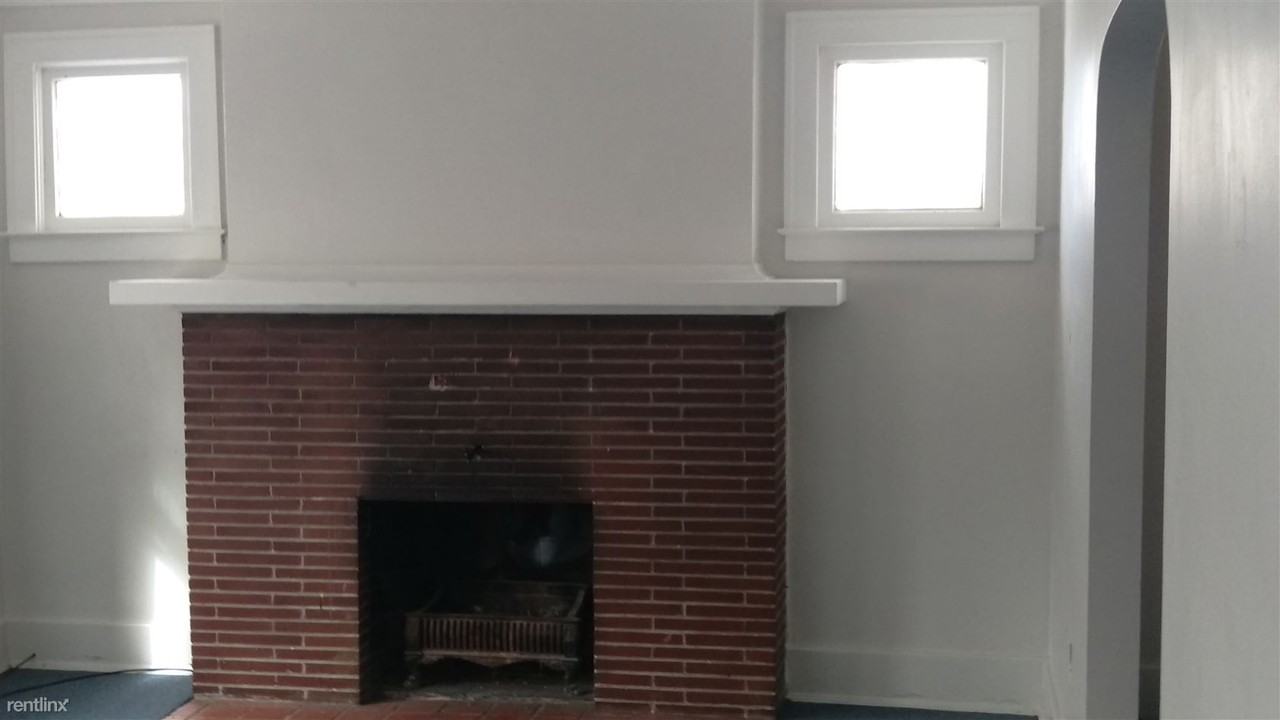 4706 Lakewood St - Photo 2 of 7