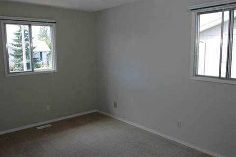 3731 45 St NW - Photo 2 of 5