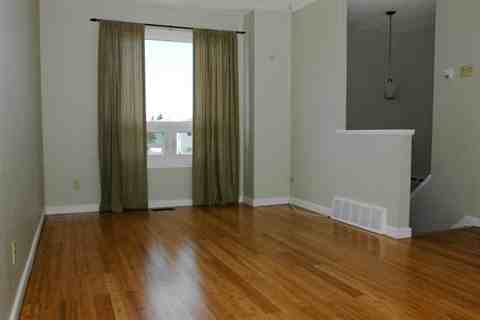 3731 45 St NW - Photo 3 of 5