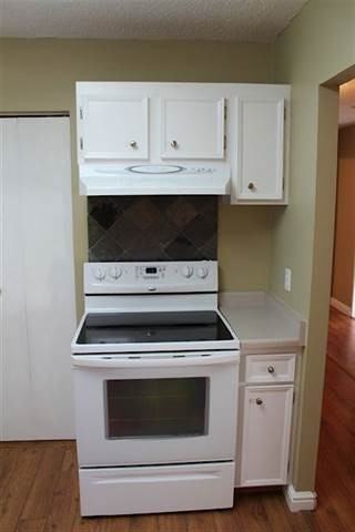 2703 79 St NW - Photo 3 of 8