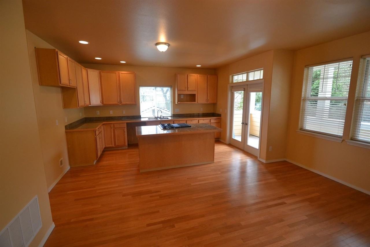 1415 Union Ave NE - Photo 2 of 11