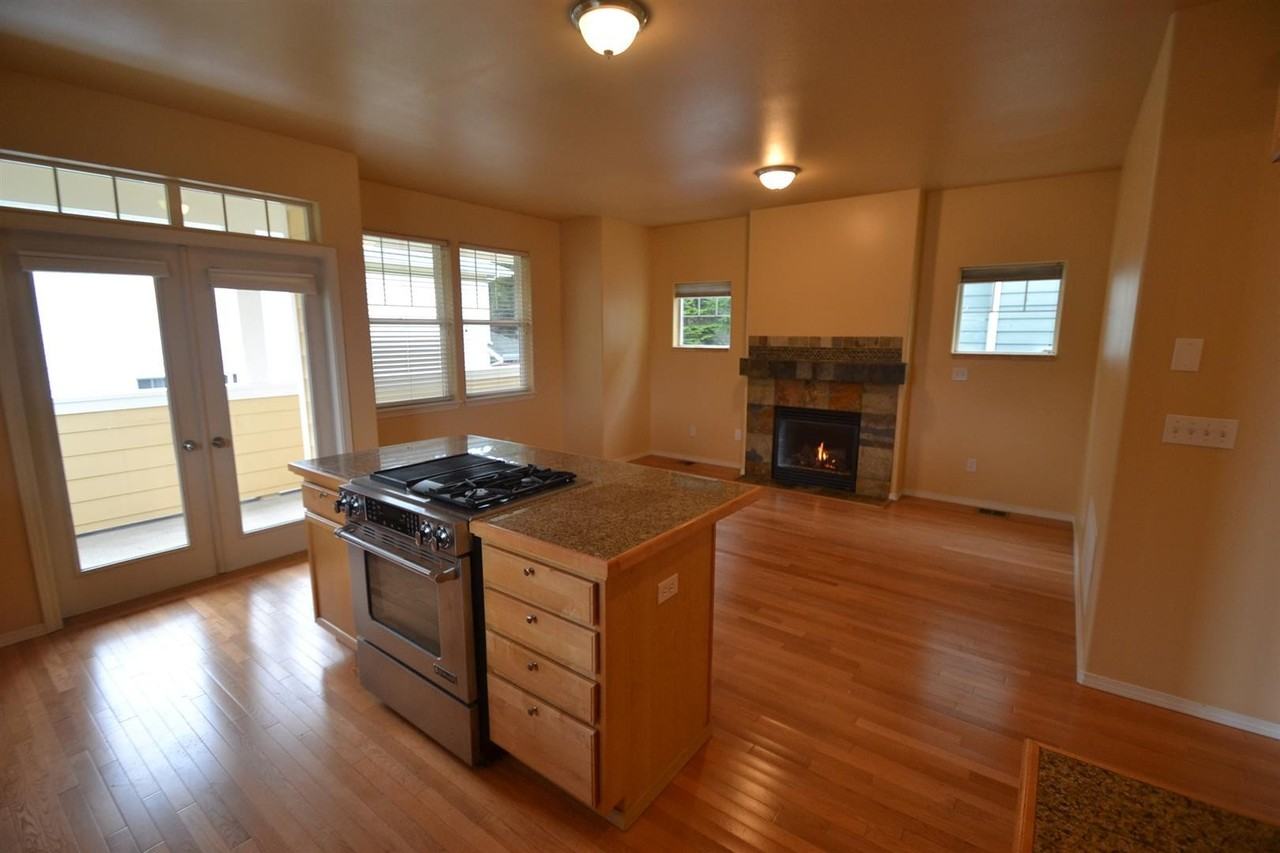 1415 Union Ave NE - Photo 3 of 11