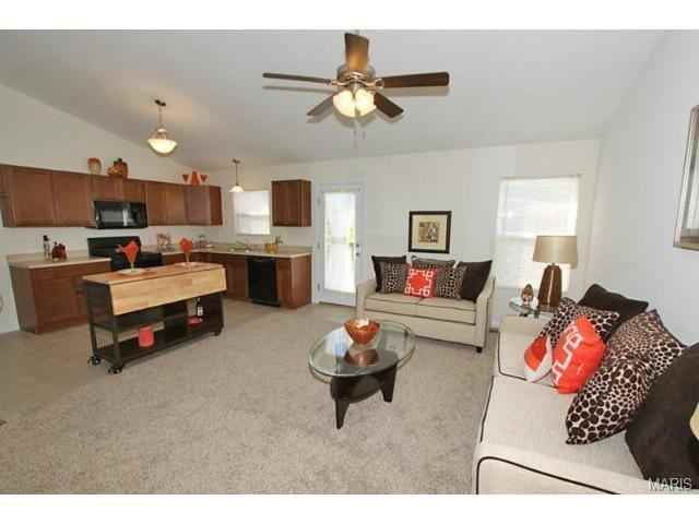 6627 Belcrest Dr - Photo 2 of 24