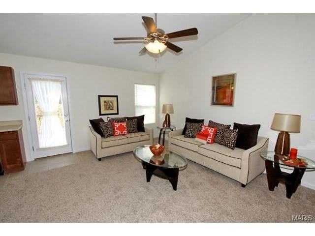 6627 Belcrest Dr - Photo 3 of 24