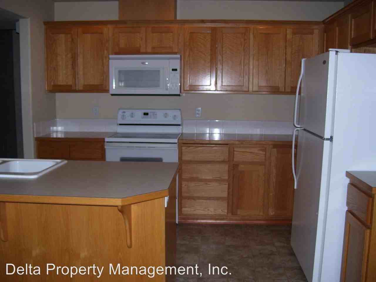 5022/5024/5026 119Th ST NE - Photo 2 of 10