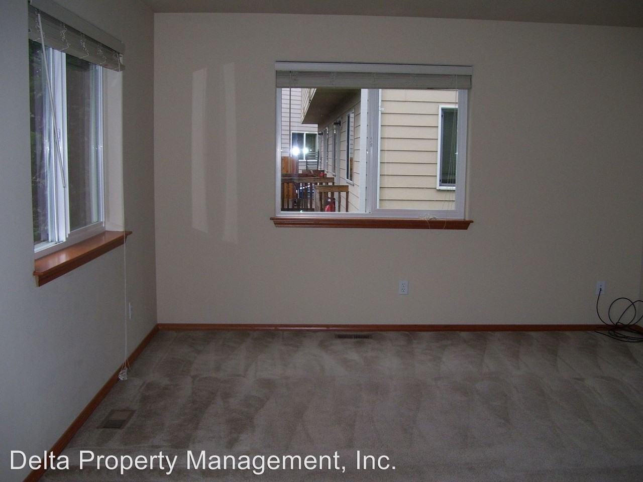 5022/5024/5026 119Th ST NE - Photo 3 of 10