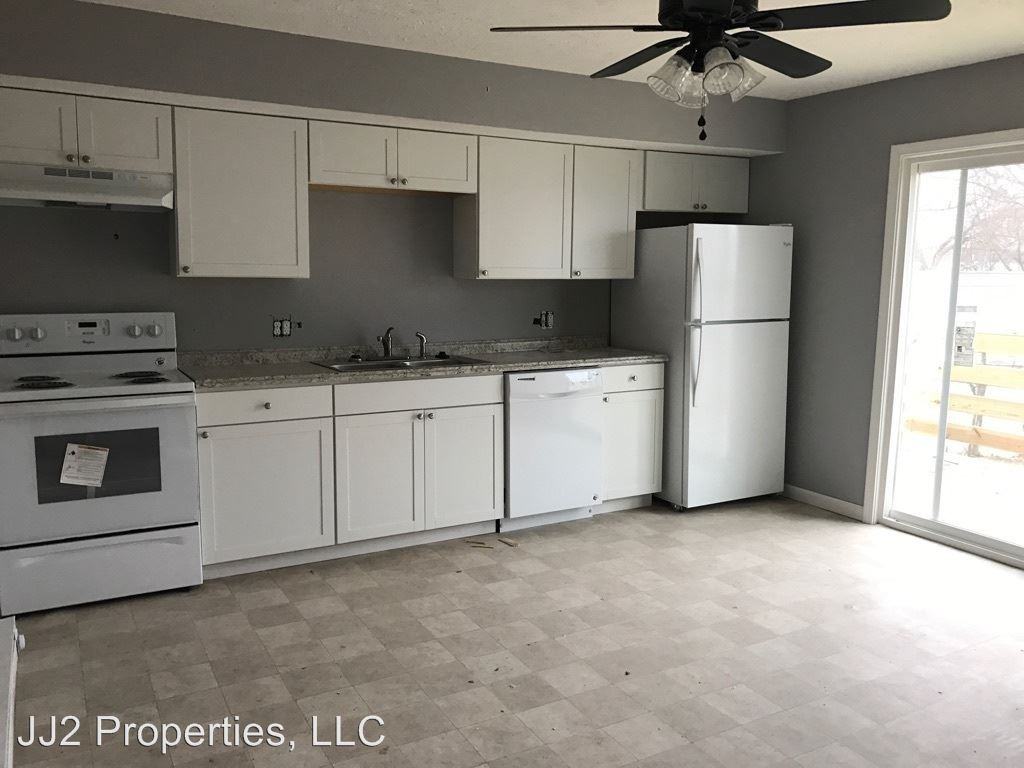 3241 S Douglas - Photo 2 of 8