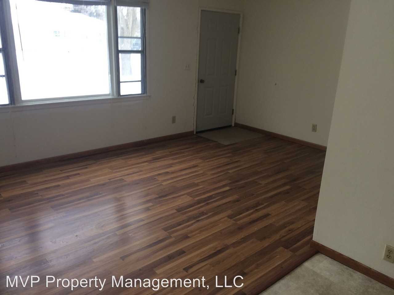 744-700 E Division St - Photo 2 of 7