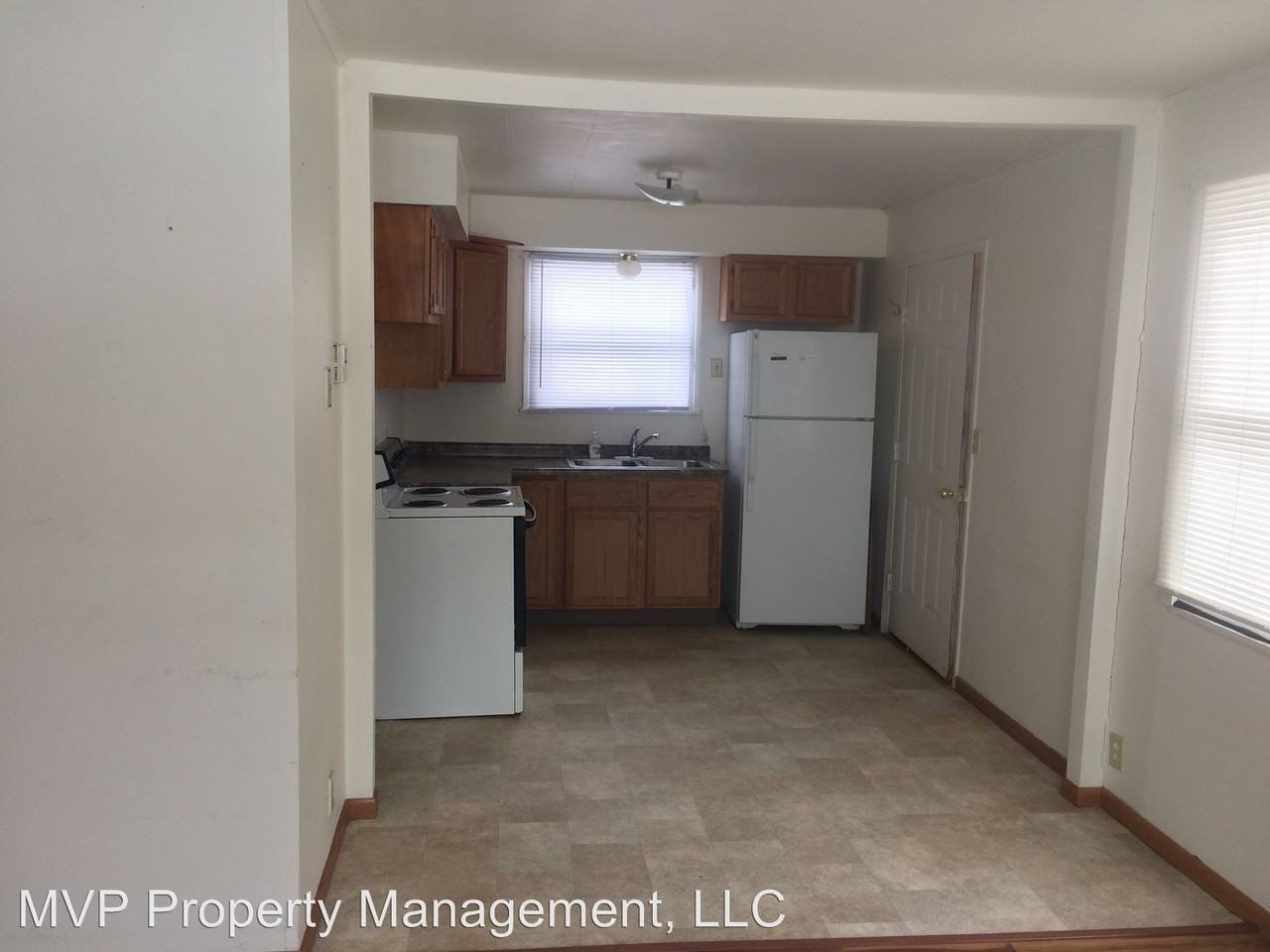 744-700 E Division St - Photo 3 of 7