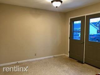 1014 Columbus Cir N - Photo 2 of 8