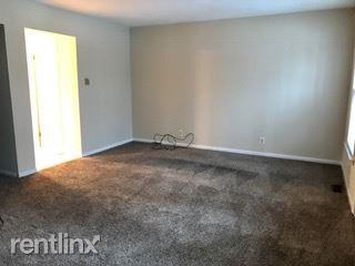 1014 Columbus Cir N - Photo 3 of 8
