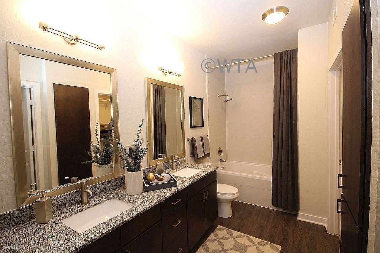 South congress - Photo 2 of 11