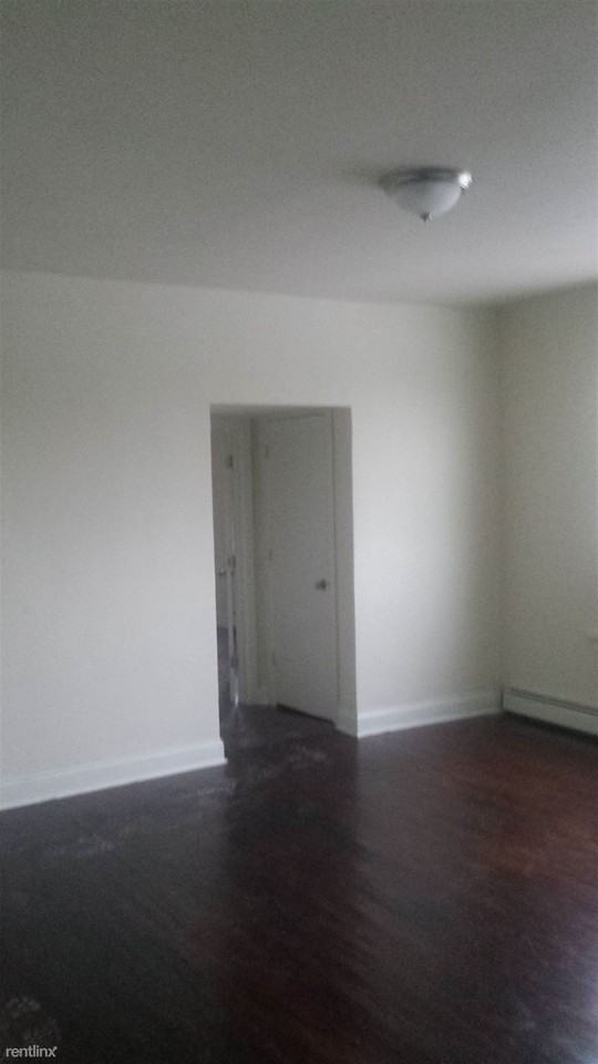 138 Clinton Ave - Photo 3 of 10