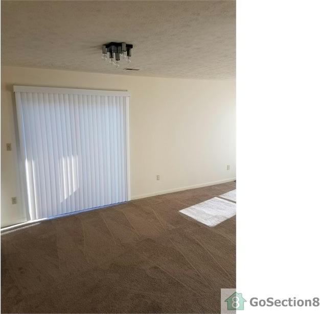 328 W Queen St - Photo 2 of 12